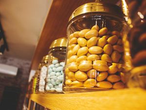 Cara Mengatasi Bau Apek Toples untuk Wadah Camilan, Ampuh dan Gampang!