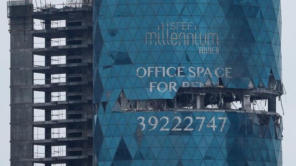 Gedung Kantor di Iran Nyaris Terbelah Usai Dihantam Rudal