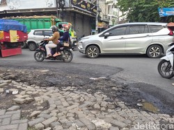 Pemkab Gresik Segera Perbaiki Traffic Light dan Jalan Berlubang Menganti