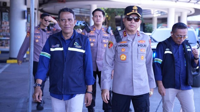 Polda Banten Sekat Kendaraan Mudik Cilegon Timur