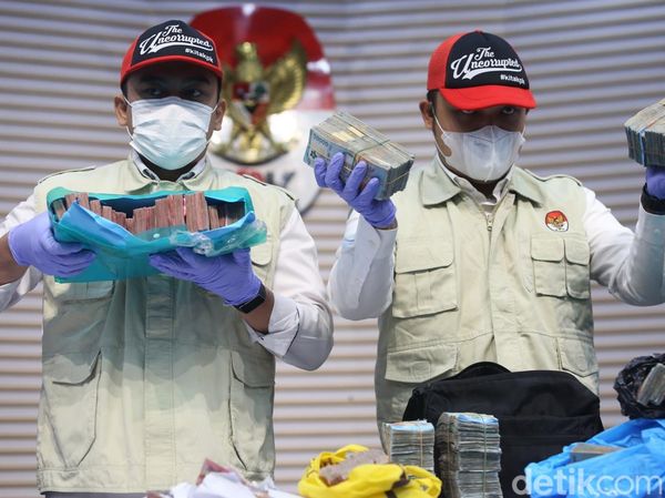 KPK Tunjukkan Uang Hasil OTT Bupati Rejang Lebong
