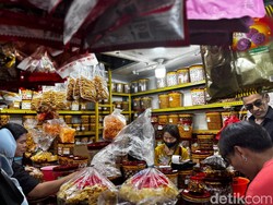 Sudah 30 Tahun! Toko Sri Utami di Pasar Jatinegara Jual 100 Jenis Kue Kering