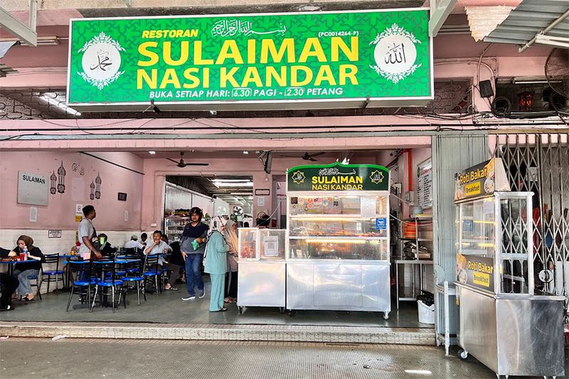 Lansia Sahur Cuma Makan Nasi Telur, Resto Ini Kasih Lauk Gratis