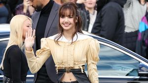 Gaya Lisa BLACKPINK Pamer Pusar di Louis Vuitton Paris Fashion Week 2026