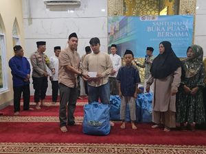 Polri Salurkan Santunan Ramadan untuk 100 Anak Yatim Piatu di Jakbar