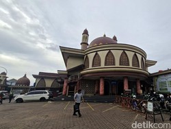 Masjid Baiturrahman, Si Masjid Merah nan Ikonik di Depok