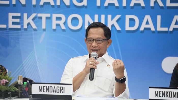 Mendagri Dorong Pemda Perkuat Larangan Anak Bermain Sosmed