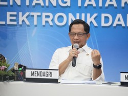 Mendagri Minta Pemda Ikut Kawal Larangan Anak Bermain Sosmed