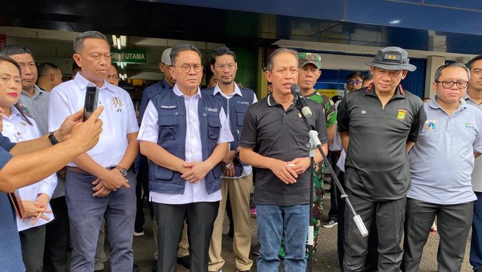 Longsor TPST Bantargebang Bawa 7 Orang Meninggal