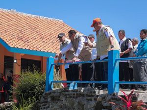 Tinjau Longsor Brebes, Ahmad Luthfi Dorong Perbaikan Jalan dan Sekolah