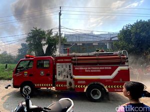 Dugaan Awal Kebakaran Pabrik Mebel di Babakan Ciparay