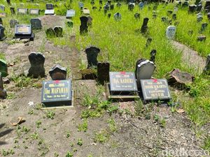 Warga Kludan Sidoarjo Protes Nisan Dicoret, Ini Kata Kades