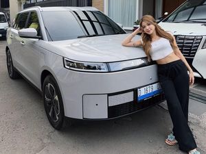 Mantul! Regina Phoenix Beli Mobil Ketiga