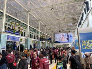 Video: Stasiun Senen Malam Ini Mulai Dipenuhi Pemudik