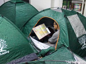 Tenda Iktikaf Warnai Malam Ramadan di Masjid Al-Falah Bassura
