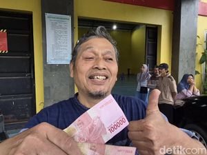 Happy! Warga Sriwulan Kendal Dapat THR dari Pemdes Rp 1 Juta