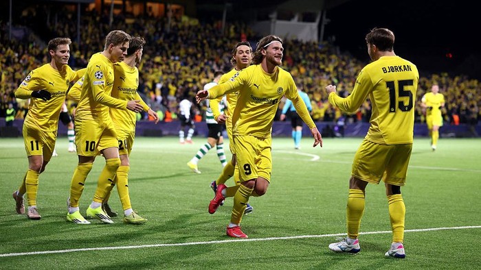 BODO, NORWAY - MARCH 11: Kasper Hogh of Bodo/Glimt celebrates scoring his teams third goal during the UEFA Champions League 2025/26 Round of 16 First Leg match between FK Bodo/Glimt and Sporting Clube de Portugal at Aspmyra Stadion on March 11, 2026