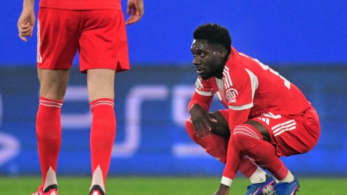Alphonso Davies cedera hamstring, bisa absen di Piala Dunia 2026.