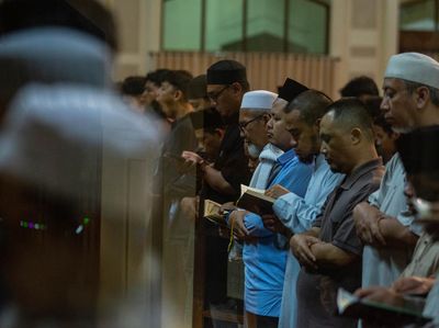 Antusias Jemaah Iktikaf di Masjid Raya Habiburrahman Bandung