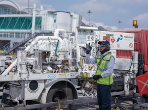 Tekan Harga Tiket Pesawat, Pertamina Diskon Harga Avtur 10%