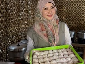 Seru! Ayana Moon Lihai Belajar Bikin Mochi di Yogyakarta