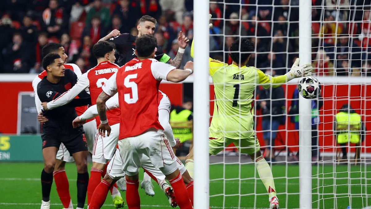 Momen pertemuan Arsenal dengan Bayer Leverkusen di leg pertama. (Foto: REUTERS/Thilo Schmuelgen)