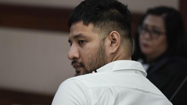 Ekspresi Ammar Zoni Dituntut 9 Tahun Penjara dalam Kasus Narkotika