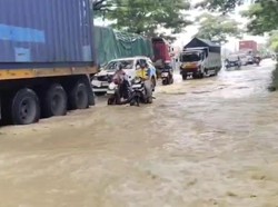 Jalur Pantura Batangan Pati Banjir Siang Ini