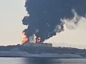 Tangki BBM di Pelabuhan Oman Diserang Drone