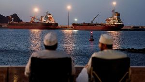 Konflik Timur Tengah Bikin Kapal Tanker Tertahan di Selat Hormuz