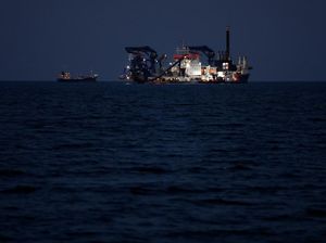 Kapal-kapal Tak Bermusuhan Diizinkan Iran Lewati Selat Hormuz, Asalkan...