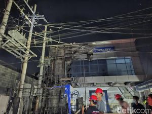 Detik-detik Kantor Kas Bank BPD DIY di Wirobrajan Jogja Terbakar