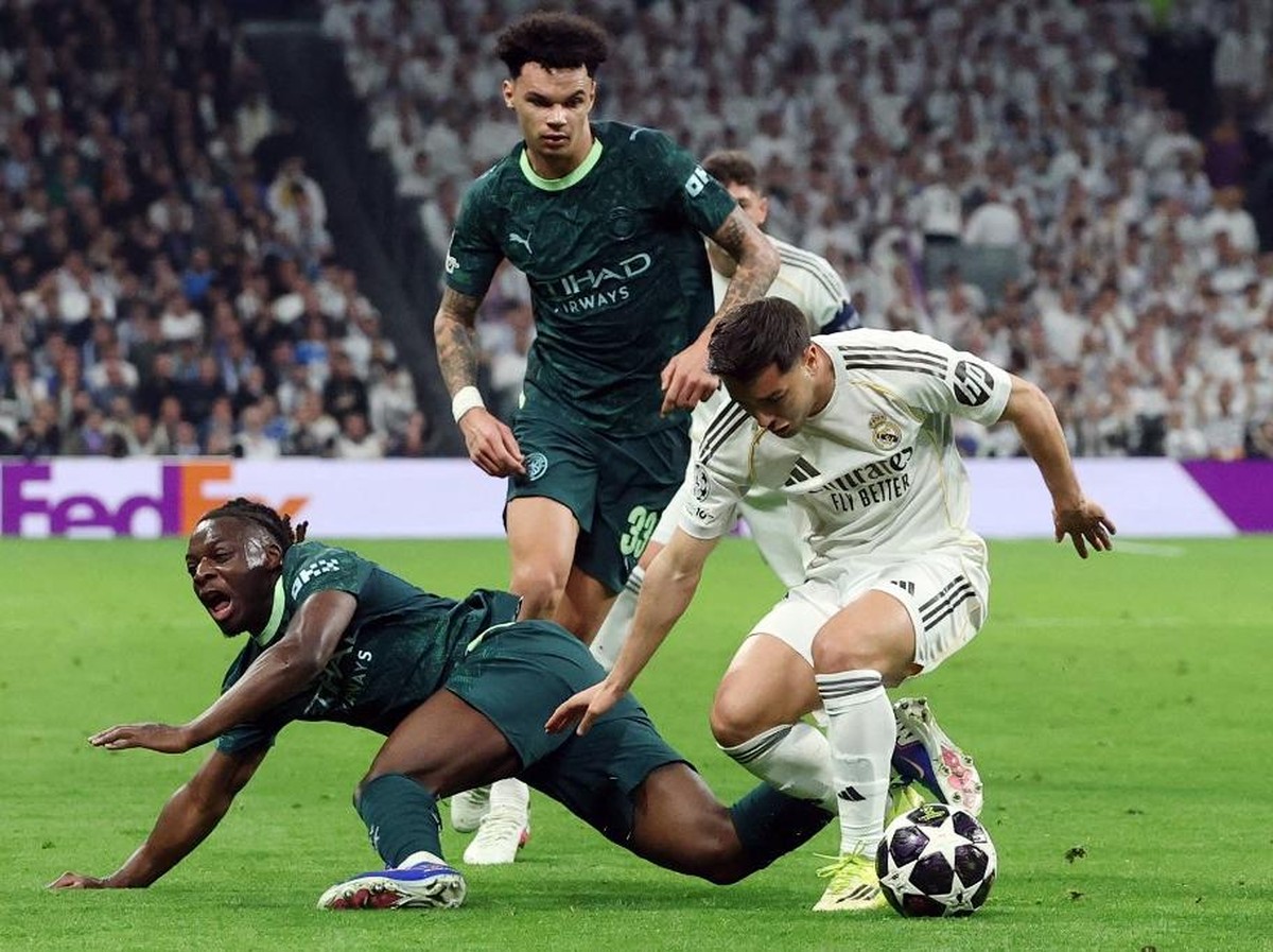 Manchester City membuat Paul Robinson heran sampai dibantai Real Madrid. (Foto: AFP/PIERRE-PHILIPPE MARCOU)
