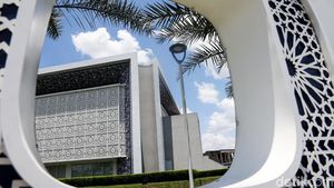 Masjid An-Noor Ciputat Elegan Tampil Minimalis