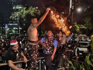 Reaksi Massa Banser Usai Yaqut Ditahan: Bakar Baju hingga Teriak KPK Zalim