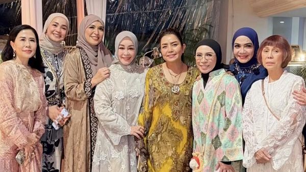Gaya Mayangsari Bukber Bareng Geng Kepompong, Kompak Pakai Kaftan