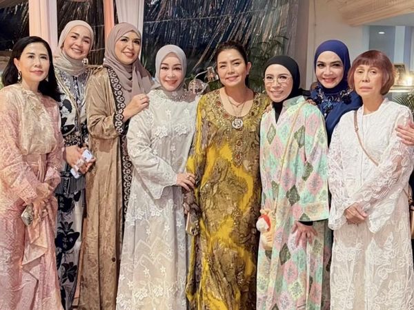 Gaya Mayangsari Bukber Bareng Geng Kepompong, Kompak Pakai Kaftan