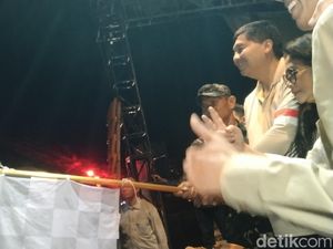 Maruarar Sirait Lepas Ribuan Genteng dari Majalengka untuk Rumah Subsidi