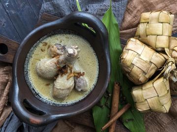 Praktis! 10 Katering Ini Tawarkan Paket Ketupat Lebaran Berlauk Komplet