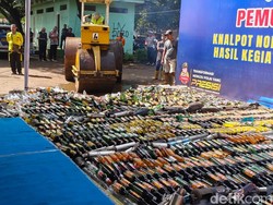 Ribuan Botol Miras dan Knalpot Bising Musnah di Stadion Ranggajati