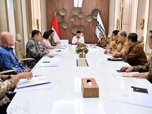 Prabowo Rapat Bareng Luhut cs Bahas Dampak Perang Timur Tengah ke Ekonomi RI
