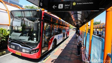 Pemprov DKI Kaji Usulan Tambah 6 Kategori Warga Gratis Transportasi Umum
