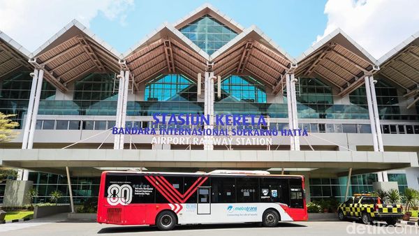 Rute TransJ Blok M-Bandara Soetta Beroperasi, Ada Penyimpanan Koper