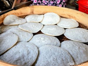 Serabi Kerun Ponorogo Diburu Jelang Buka Puasa, Sehari Laku 1.500 Biji