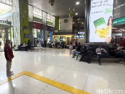 Video Stasiun Gambir Masih Sepi Pemudik pada H-8 Lebaran