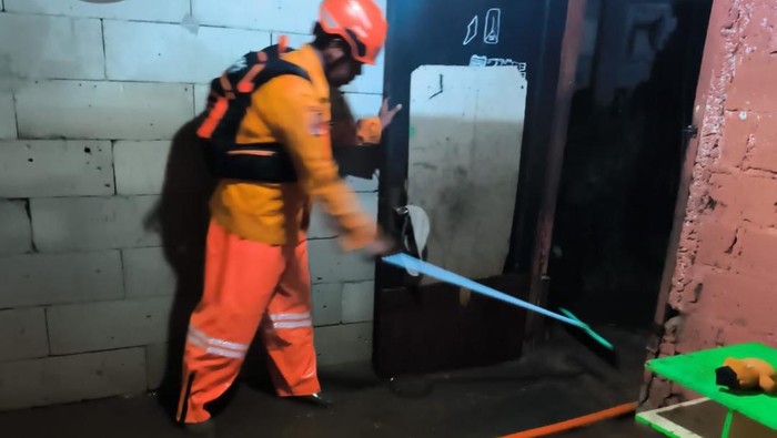 Tanggul Kali di Bogor Jebol, 20 Rumah Kebanjiran