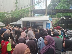 Penukaran Uang di Balai Kota Bogor Diserbu Warga, Ada yang Antre Sejak Pagi