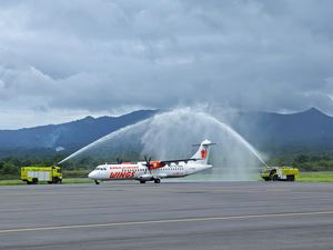 Potret Penerbangan Perdana Wings Air Maumere-Makassar