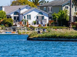 4 Kondisi Aliran Air di Sekitar Rumah yang Perlu Dihindari Menurut Fengsui