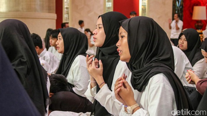 Chairul Tanjung Hadiri Buka Puasa Bersama Anak Yatim di Trans Hotel Jakarta